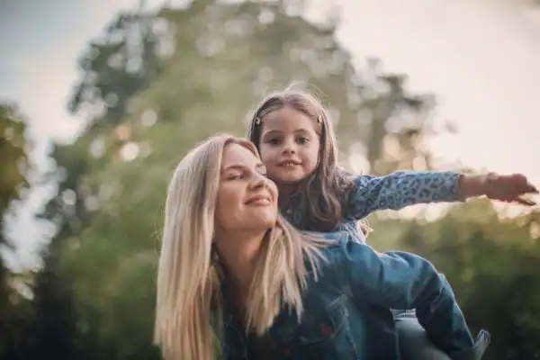 happy mum and daughter following mediation to resolve parental alienation Hillingdon